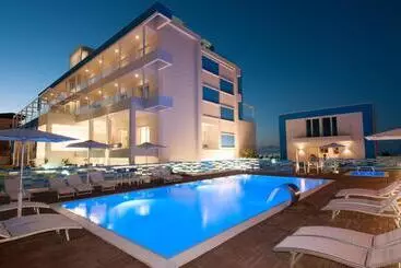 هتل آپارتمان Lungomare Relax Residence