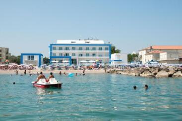 هتل آپارتمان Lungomare Relax Residence