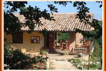 בית מלון כפרי Crete Gialle