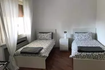 ペンション Guesthouse Flora