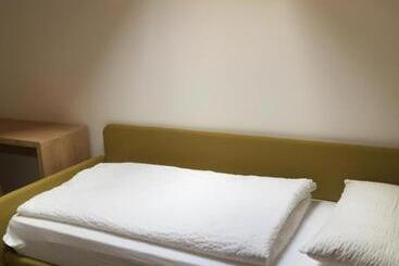 膳宿费 R&b La Calzoleria