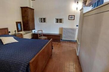 ホテル Agriturismo La Scarpaia