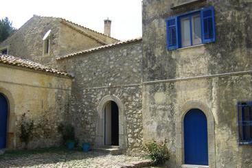 בית מלון כפרי Fontanarossa