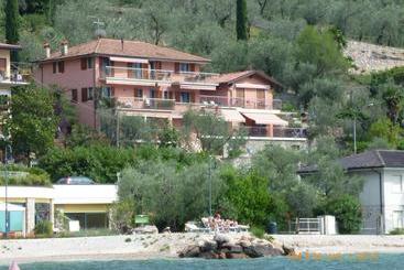 هتل آپارتمان Villa Pifferi