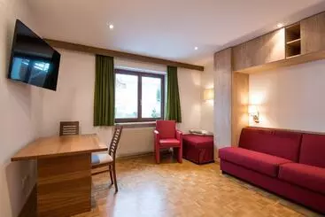 アパートホテル B&b La Tambra   Central With Restaurant