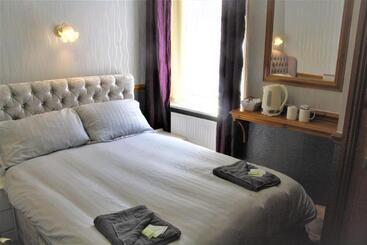 تختخواب و صبحانه Pine Lodge