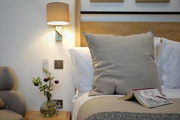 פנסיון Lancaster Barn