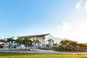 هتل Fairfield Inn & Suites By Marriott Cancun Airport