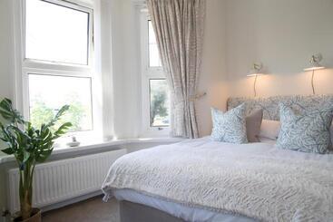 بنسيون Poole Park House