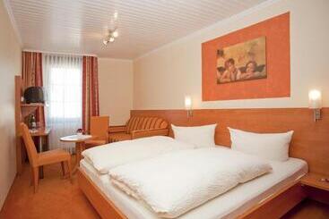 הוסטל Alte Weinschänke