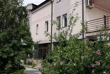 ペンション Apartmani Rale Rooms