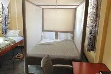 Pensão Diani Travelers Guest House