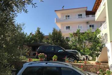 Pension (Hôtel basse catégorie) Villa Roku