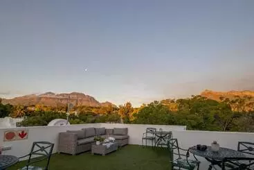 پانسیون Van Der Stel Manor