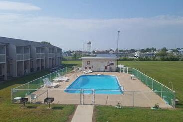 מוטל Rodeway Inn At Somers Cove Marina