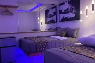 ペンション Alegria Hostal