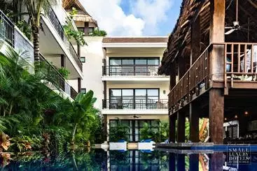 هتل آپارتمان Kasa Hotel Parota