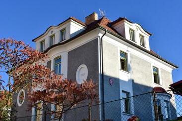 پانسیون 1st Republic Villa   Adults Only