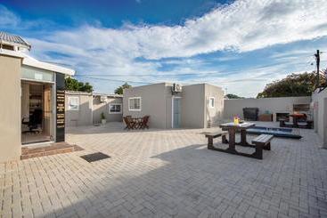 Пансион Newtondale Self Catering