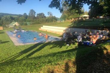 فندق Lavender Trout Guest Farm