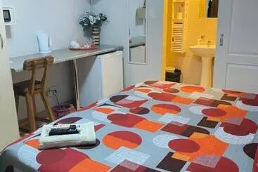 Majatalo Acquila Guest House