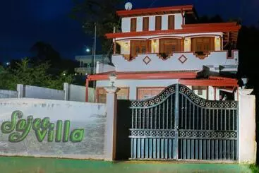 Pensione Sajee Villa