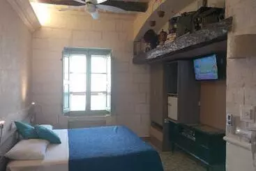 پانسیون The 1930 S Maltese Residence