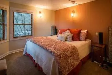 Hostel The Heron Inn And Day Spa