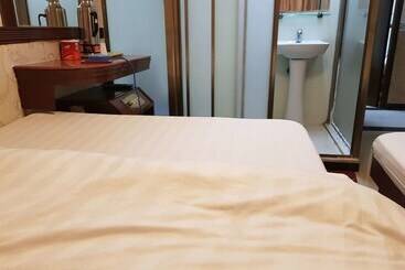 پانسیون Astronaut S