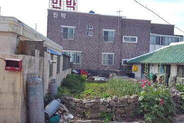 Pensionat Jeju Sunflower Guest House