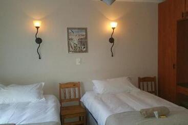 بنسيون Lani S Guest House   No Loadshedding