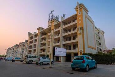 Rosewood Apartment Hotel   Pantnagar