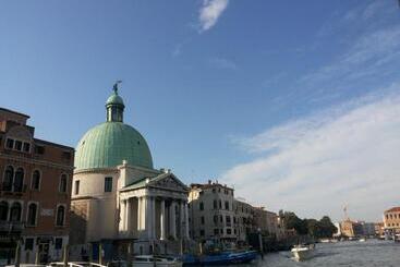 پانسیون Venice Vacation House