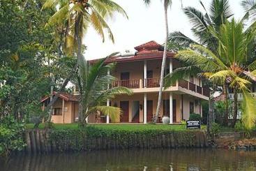 פנסיון Hettimulla River House