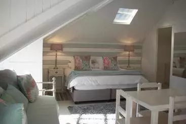 Majatalo Guest House Ascot Place