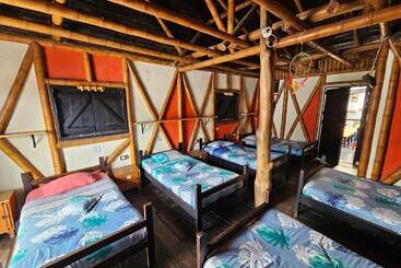 هاستل Hostal Bambu