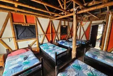 ユースホステル Hostal Bambu