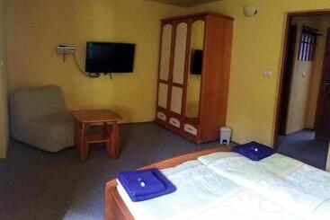 펜션 Salas Partizanske