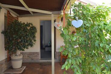 Pension Aandbloem Guest House