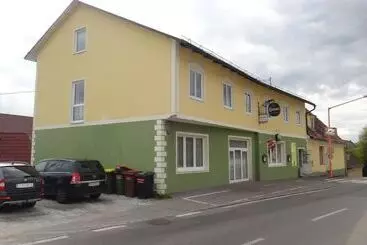 Retkeilymaja Swirtshaus M&n