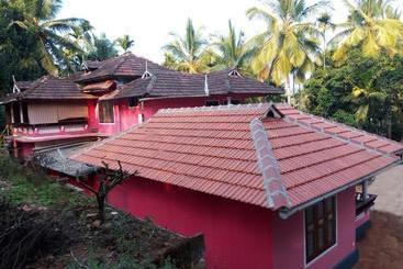 Hotel Spice Garden Farm House