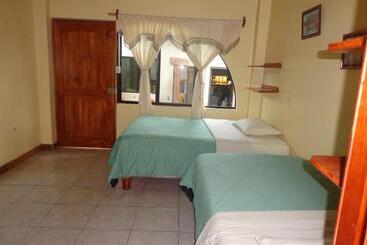 پانسیون Hostal Nathaly