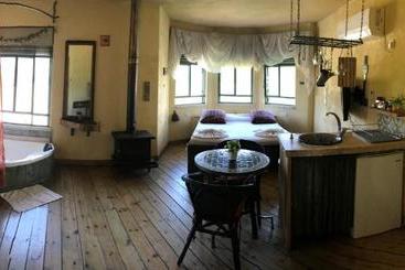 بنسيون Gross Nofesh And Spa Guesthouse