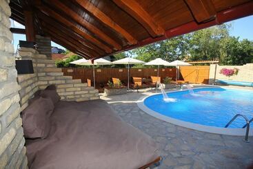 پانسیون Guest House Vila Alexandar