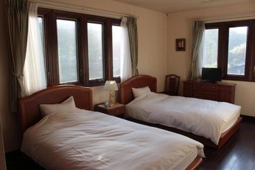 Pension (Hôtel basse catégorie) La Isla Tasse