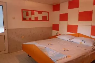 Pensione Rooms Molabeciri