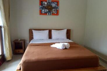 פונדק Lilis Cempaka Mas Guesthouse