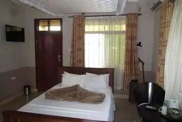 هتل Mikumi Resort