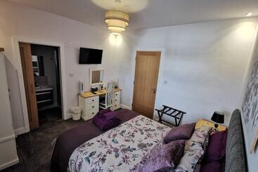 Bed and Breakfast Saracens House