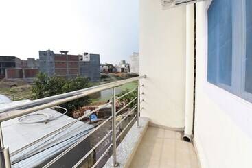 호텔 Oyo 18390 Shiv Shakti Guest House